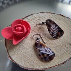 boucle_oreilles_larme_coquillage_avec_plante_slider.jpg