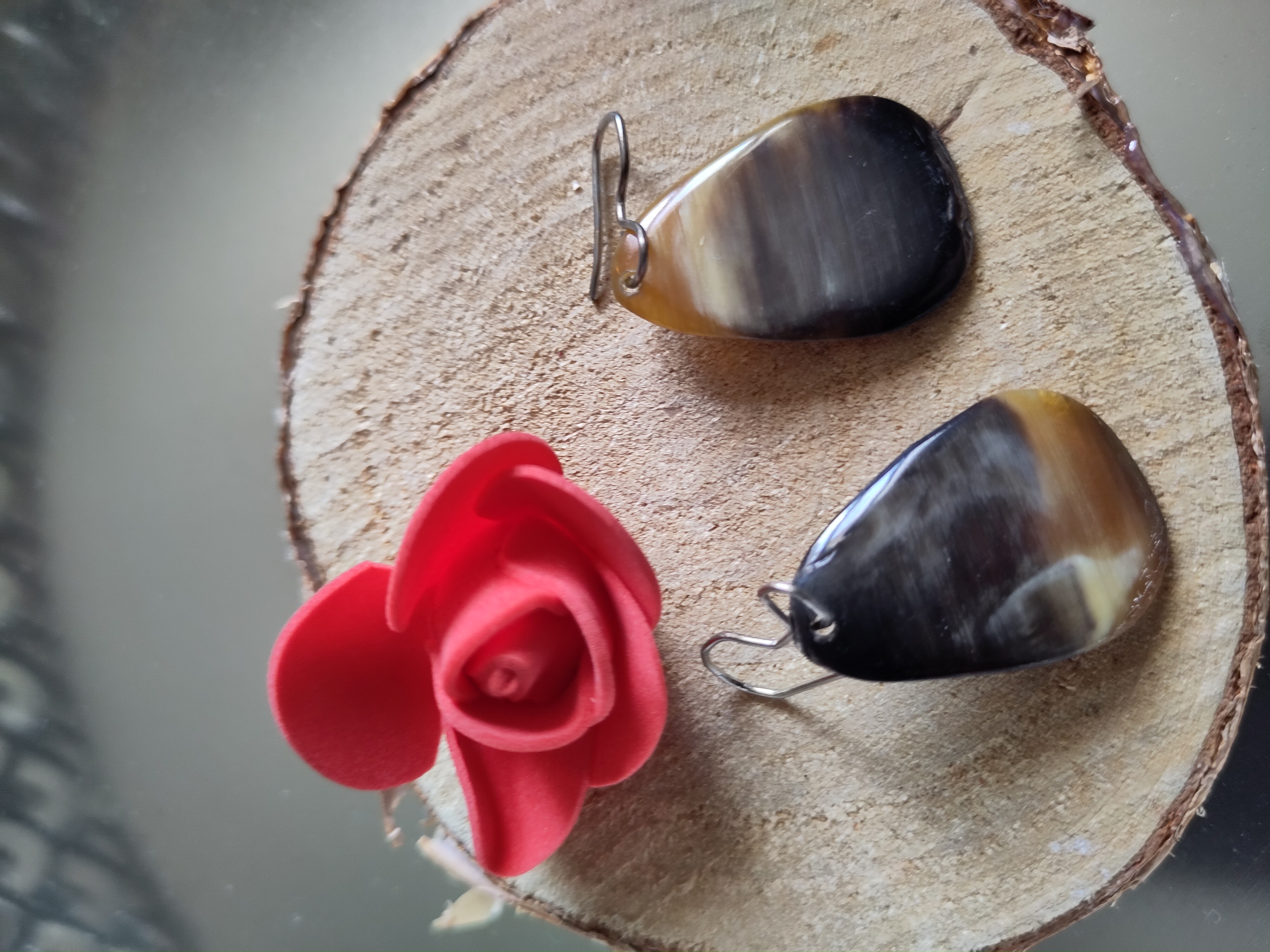 boucle_oreilles_oblong_zebu_bicolore.jpg