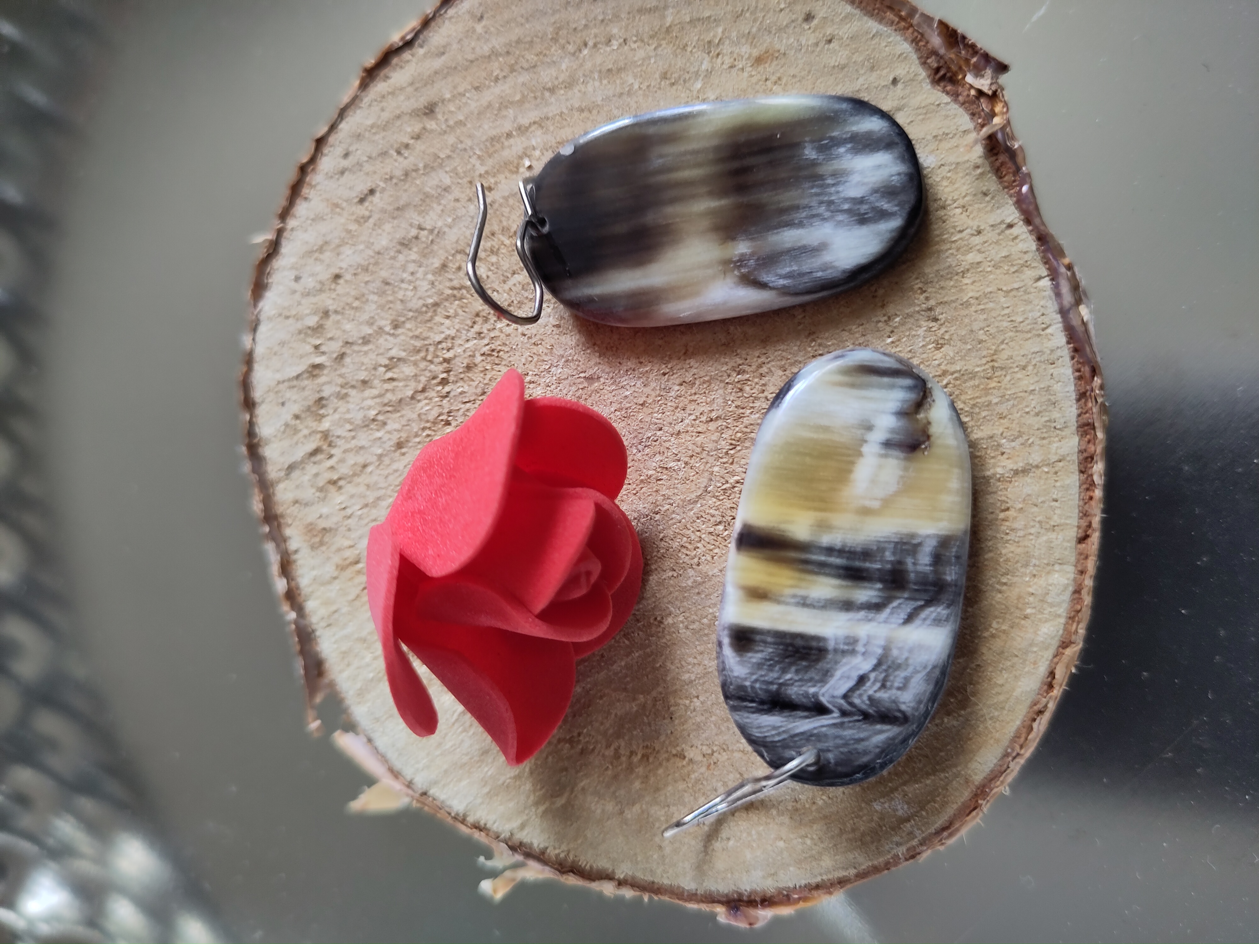 boucle_oreilles_oblong_zebu_multicolore.jpg